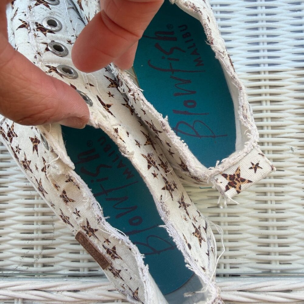 Blowfish Malibu Womens Star Print Sneakers Size 9.5 Casual Canvas Slip-On Shoes - Picture 6 of 7
